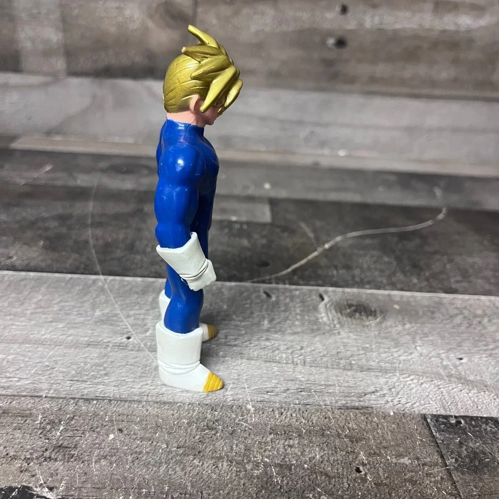 Dragon Ball Z Super Battle Collection 1996 Armor Figure Super Saiyan Trunks